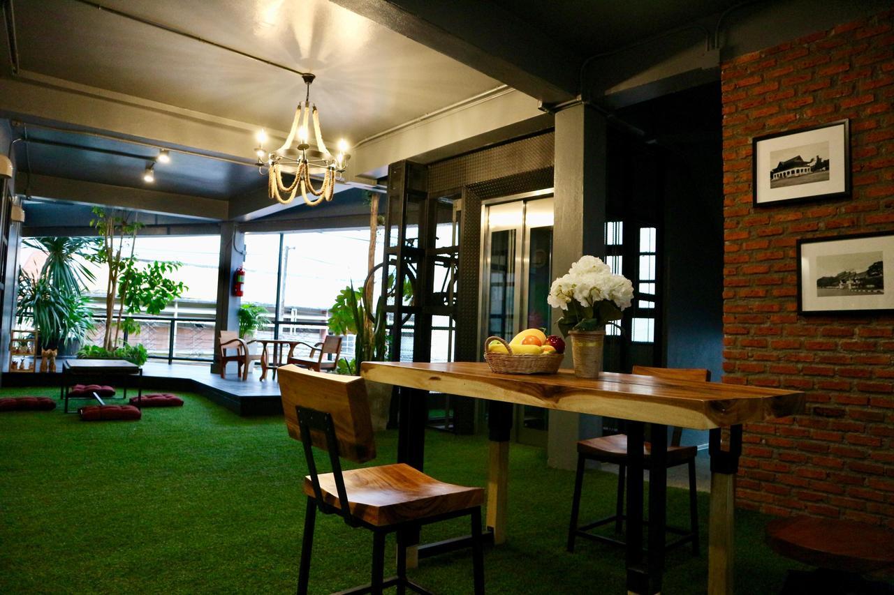 Hugnur Hostel And Coffee 치앙마이 외부 사진